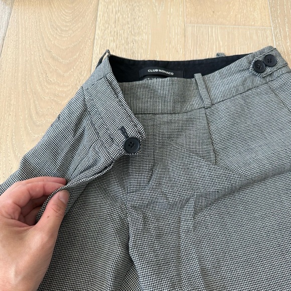 Club Monaco Women’s  Patterned Shorts - Picture 4 of 6